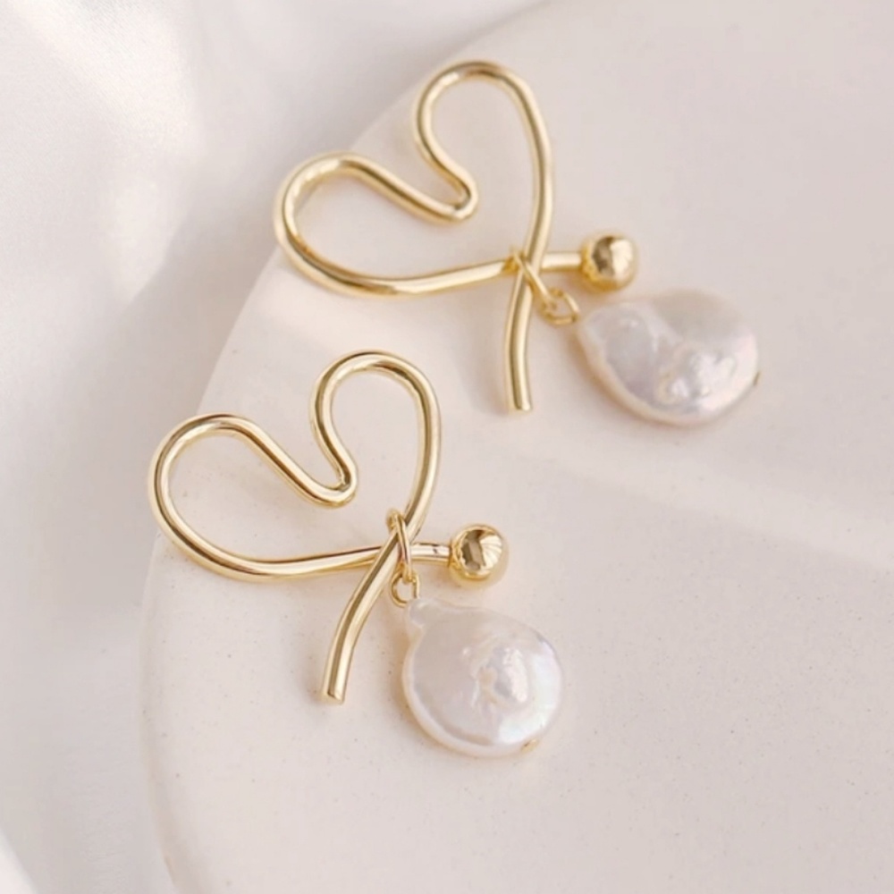 Freshwater Heart Gorgeous Dangling Studs - Picture 3 of 5